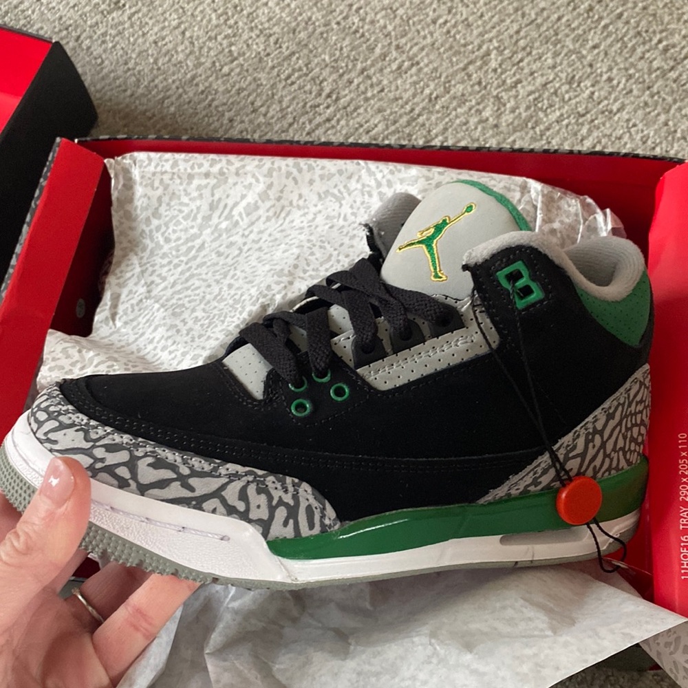 Boys 4Y air Jordan 3 retro